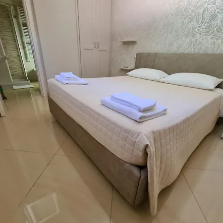 לינה וארוחת בוקר Mery Mileto